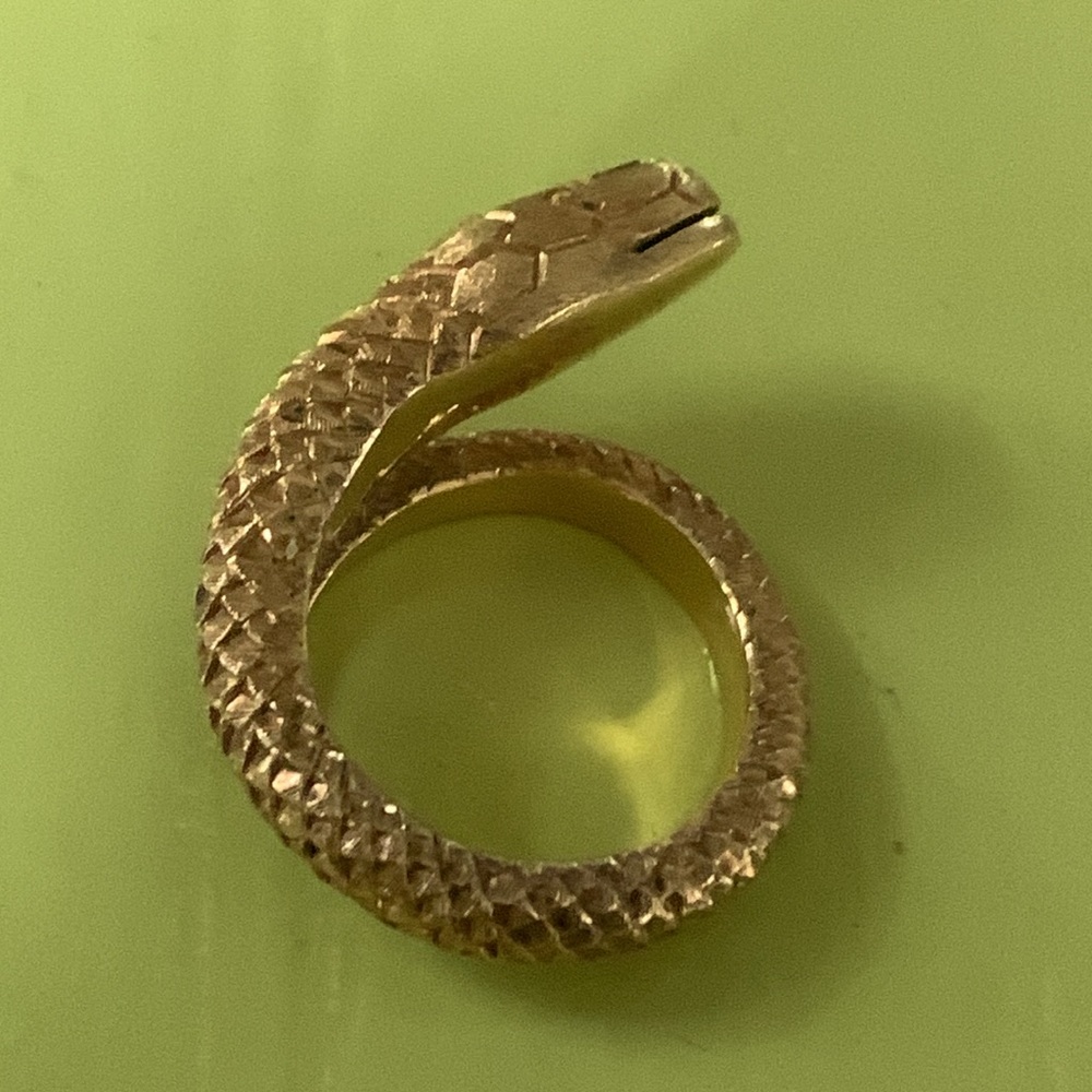 18k Solid Vintage Ring - image 4